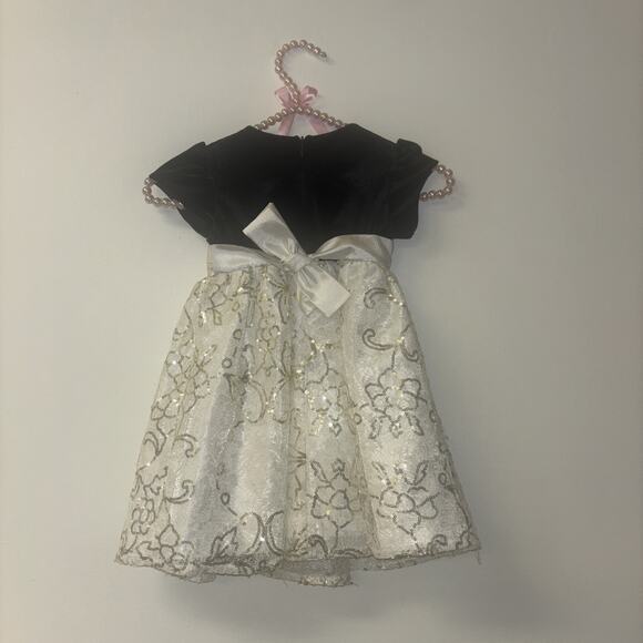 White Fairy Pageant Dress Girl Sz 2 Embroidered Sequin Back Zip Blk Whit Velvet - Picture 4 of 5